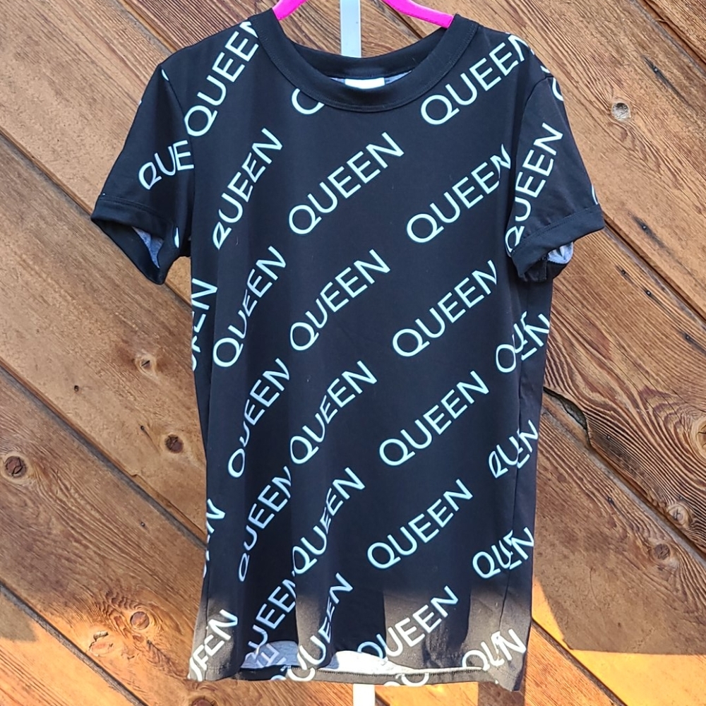 Lularoe Liv 37 Tee "Queen" print